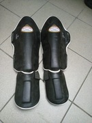 Nagolenniki do kickboxingu