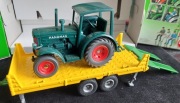 Siku 3464  Traktor Hanomag na przyczepie lawecie 1:32