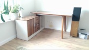 Biurko, nowoczesne, drewniane nogi. 140cm.