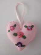 OZDOBA ŚWIĄTECZNA "SERCE Z RÓŻAMI" FILC HAND MADE