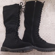 Fajne wiązane kozaki.