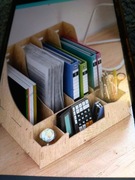 Stojak na dokumenty drewniany 33x32x32 cm