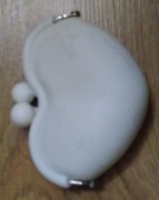 plastikowa gumowa portmonetka w kształcie serca serduszka biała