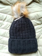 Czapka damska z pomponem 