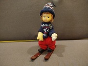 Laleczka porcelanowa - narciarka.