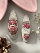 Ręcznie haftowane spinki do włosów z myszką i rękawiczkami 