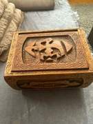 kufer szkatuła drewniana  ręczna robota rzemiosło ludowe z Kamerunu 1978r.