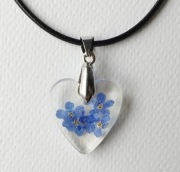 Wisiorek z niezapominajkami