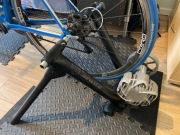 Saris fluid 2 trenażer rowerowy do zwift