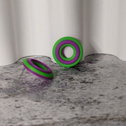 Kolczyki DONAT 25 - magenta-zielone