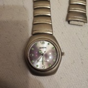 Zegarek kwarcowy marki Geneva