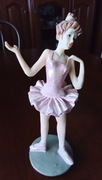 Figurka baletnicy w różowej sukience pozycja stojąca glinka