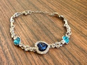 Elegancka bransoletka damska z niebieskimi cyrkoniami