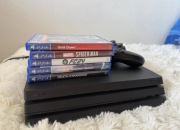 PS4 Pro w komplecie z jednym padem i 5 grami 