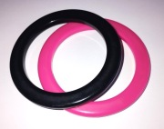 Bransoletki z tworzywa czarna i różowa 2 szt.