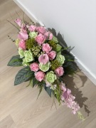 Kompozycja kwiatowa kwiaty na grób cmentarz 