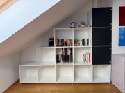 Regał ze skosem – idealny na poddasze