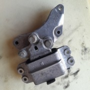 Łapa silnika 1K0199117 1K0199555