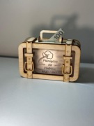 Skarbonka Drewniana ze sklejki "Walizka" – Idealny Prezent na Podróże! 