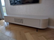 Ekskluzywna glamour szafka lakier komoda rtv zaokrąglona lamele ryfle