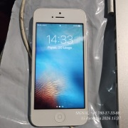 Smatfon iPhone model MD298LP/A  ver. 10.3.4 + kabel USB