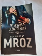 Większość bezwzględna, Remigiusz Mróz książka 