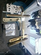 Dwa komplety klamek prawe I zamek lewy