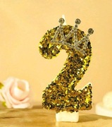 Złote błyszczące świece dekoracyjne 