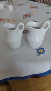 Dwa porcelanowe dzbanuszki do mleka