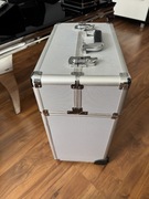 Kufer kosmetyczny - srebrny na kółkach