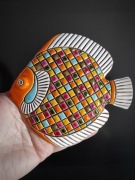 Ceramiczna dekoracja na ścianę - Ryba w kratkę 
