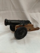 Kolekcjonerska armata stołowa z żelaza 