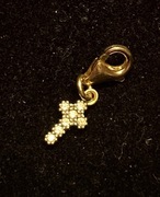 Złota przywieszka 375 krzyżyk brylanciki