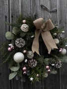 Wianek z żywego igliwia