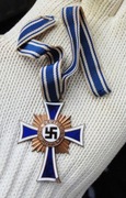 KRZYŻ  MATKI  Z TASIEMKĄ  . BRĄZOWY  .ORYGINAŁ 