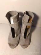 Sandały skórzane CARINII 