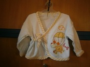 Biało kolorowa narzutka rozmiar: 26 cm szerokość, 22 cm długość