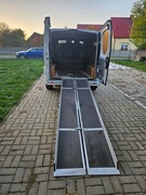 Podjazd dla wózka inwalidzkiego.