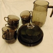 Komplet do kawy/herbaty ze szkła dymionego – PRL, produkcja Polska