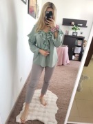 Miętowa koszula z żabotem długi rękaw elegancka 