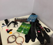 Zestaw dla gitarzysty. Tuner Capo Struny Pasek Kostki Nuty