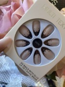 Sztuczne paznokcie tipsy