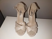 Buty beżowe sandały na słupku Born2Be 