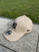 Ciemny beż z czarnym Logo czapka z daszkiem