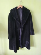 Czarny płaszcz z podbiciem