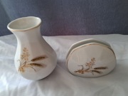 Biały porcelanowy zestaw do dekoracji stołu - wazonik i sewetnik