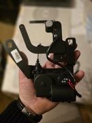 Elektryczny zamek przedniego bagażnika Tesla (frunk)