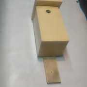 budka lęgowa w kolorze kość słoniowa 