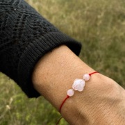 Bransoletka na Sznurku z Kryształem Górskim – Amulet Ochronny