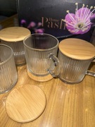 Zestaw 4 szklanek do kawy i herbaty z pokrywką/podstawką z bambusa – 320 ml